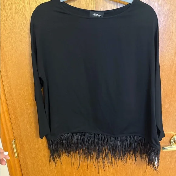 Elegant Black Long Sleeve Blouse with Feather Detail - Picture 2 of 11